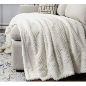Life Comfort Ultimate White Plush Textured Throw Blanket Cozy Soft 60"x70" EUC